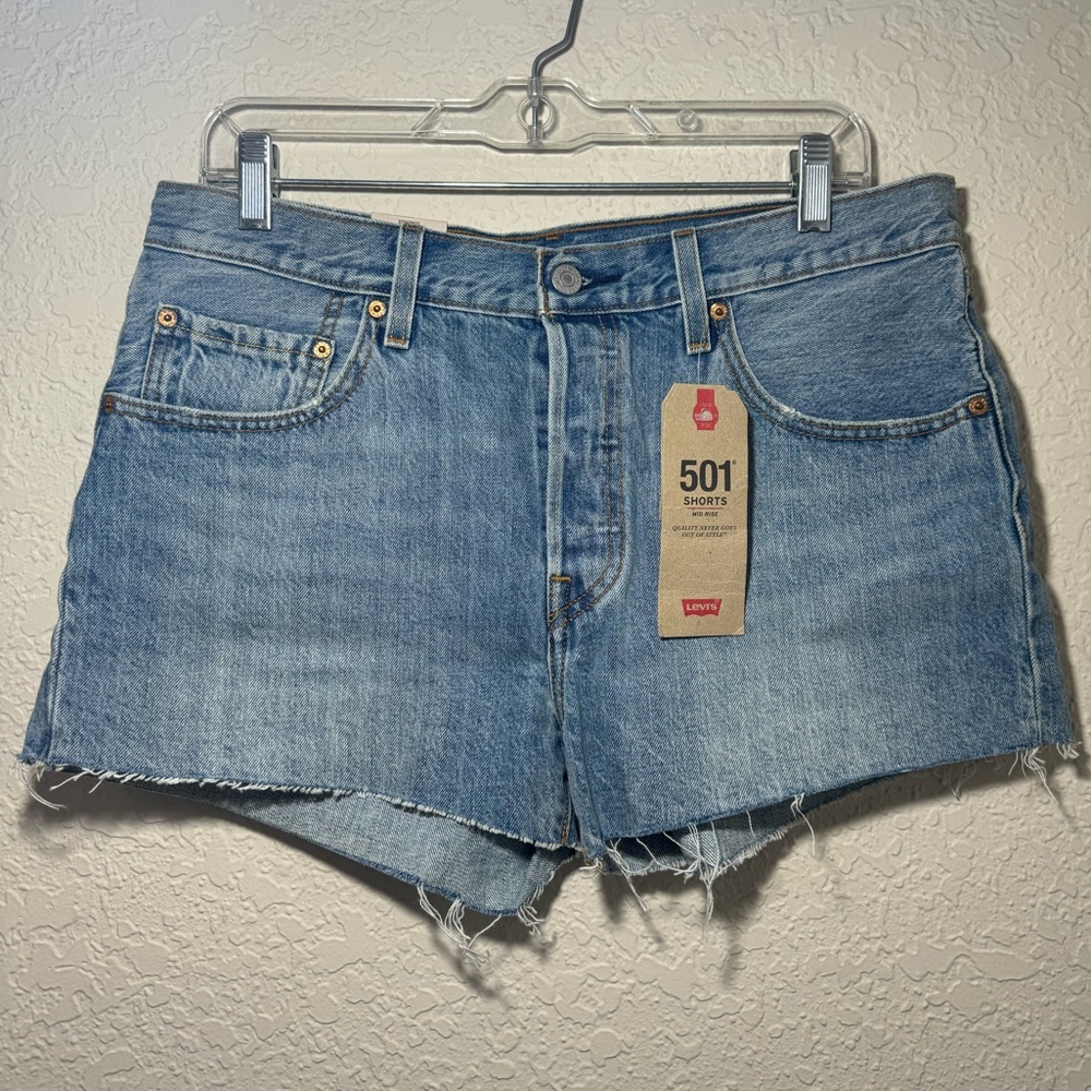 501 Mid Rise Levi’s Jean shorts